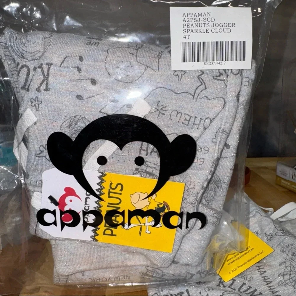 Appaman jogger pants size 4  Gray color